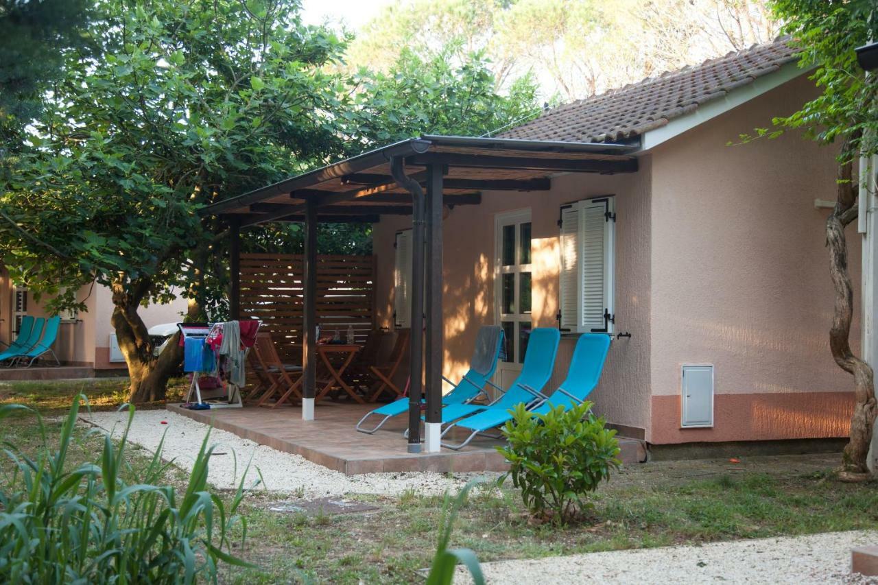 Bungalow Comfort 100 M From The Beach プレマントゥーラ エクステリア 写真