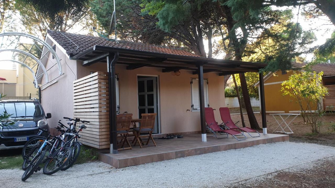 Bungalow Comfort 100 M From The Beach プレマントゥーラ エクステリア 写真